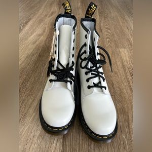 Dr. Martens NWT